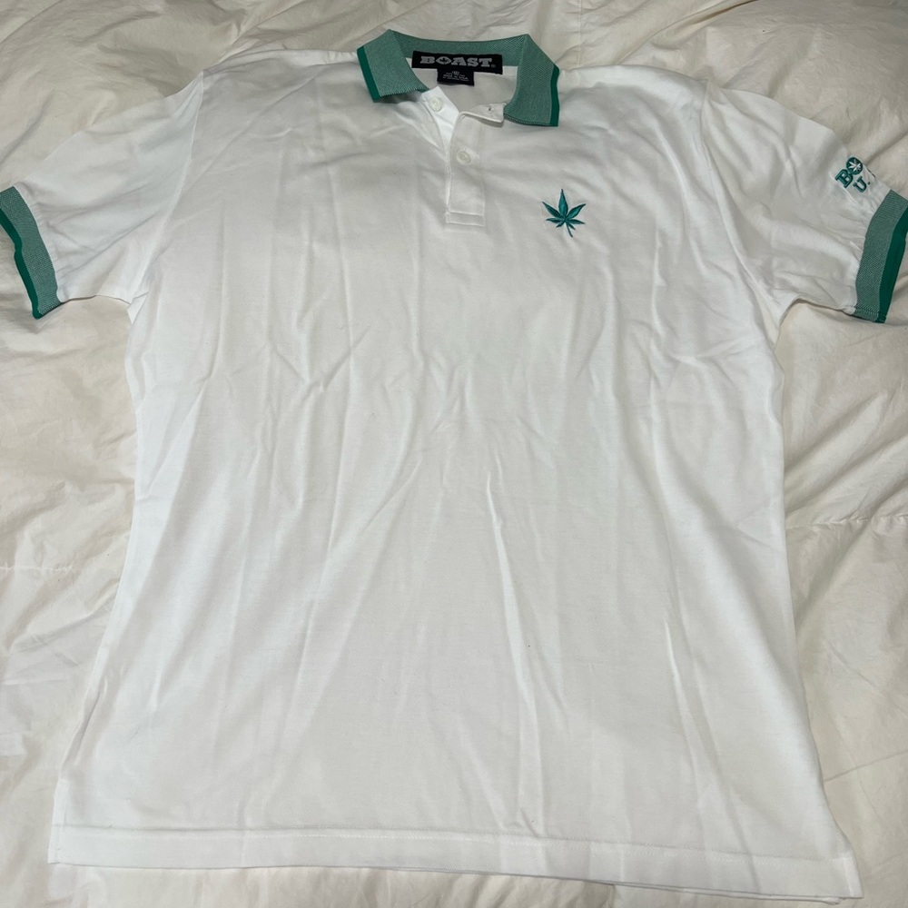 Mens Boast Shirt. Size Medium.